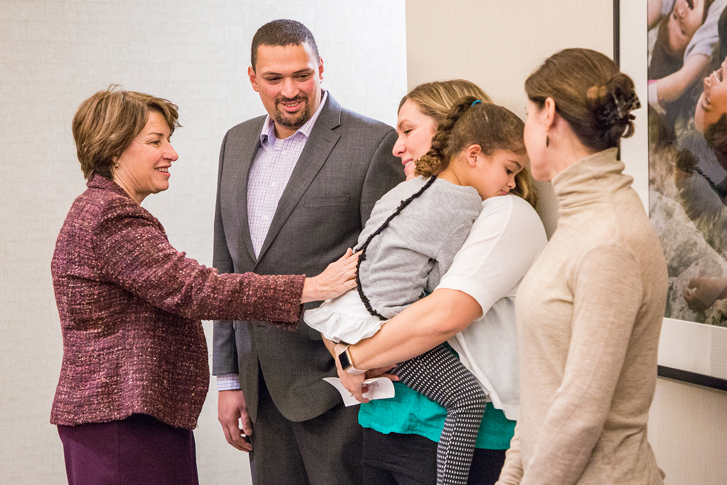 Minnesota U.S. Senator Amy Klobuchar meets with a Gillette patient family.