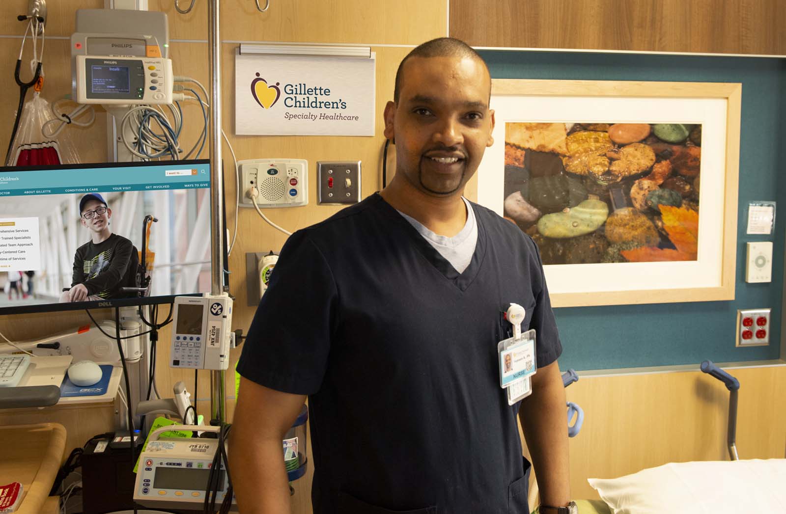 Hakeem Abdulwahab posing in one of Gillette's patient rooms
