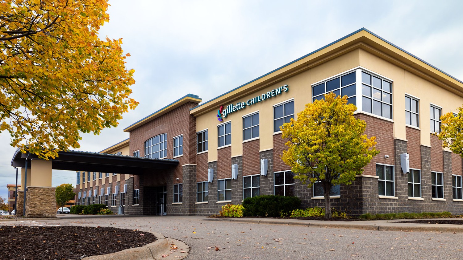Exterior image of Gillette Children's Maple Grove clinic.