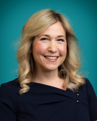 Portrait of Dr. Kelly Cho smiling.