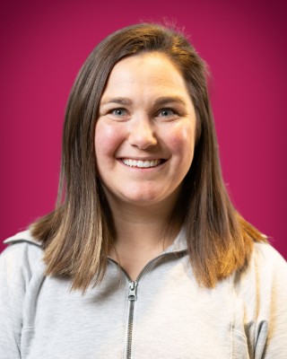 Portrait of Jessica Schiller smiling.