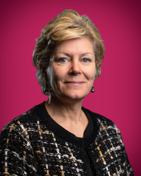 Portrait of Wendy Aeling smiling.