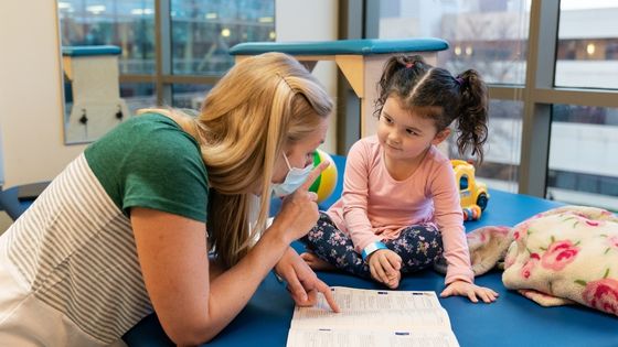 Physical therapist works with Gillette Children's patient