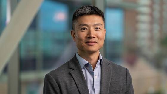 Portrait photograph of Dr Walter Truong.